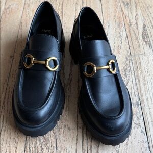 MANGO Women's Leather loafers 
Heel Track Sole Black Gold Horsebit
Buckle Sz 39